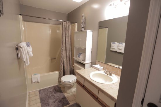 Pointe Royale Village and Country Club — Bathroom