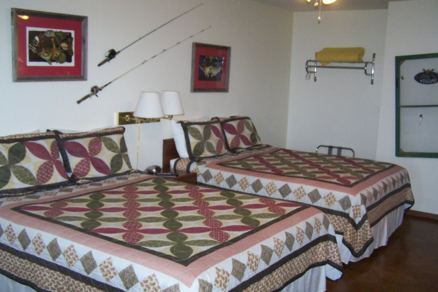 Pointe West Resort Motel — Guest room
