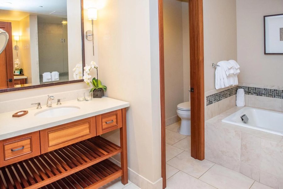 Poipu Kapili — Bathroom