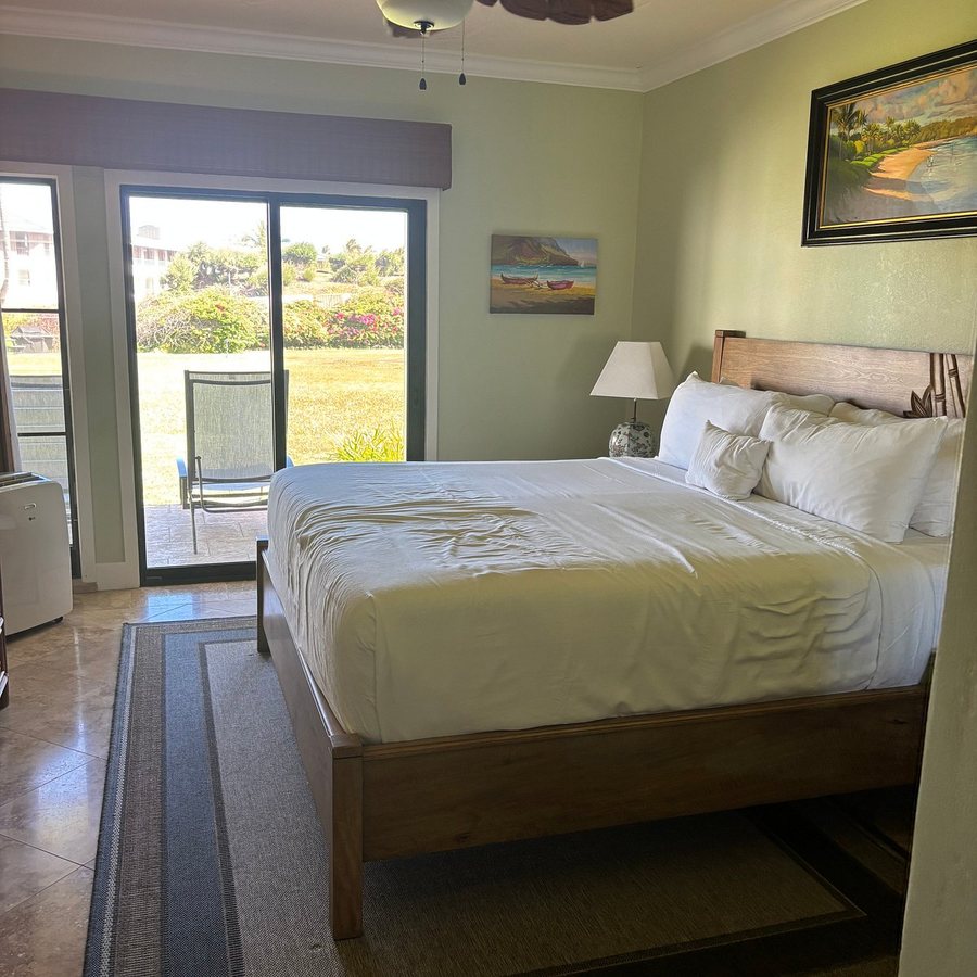 Poipu Sands Condominuims — Guest room