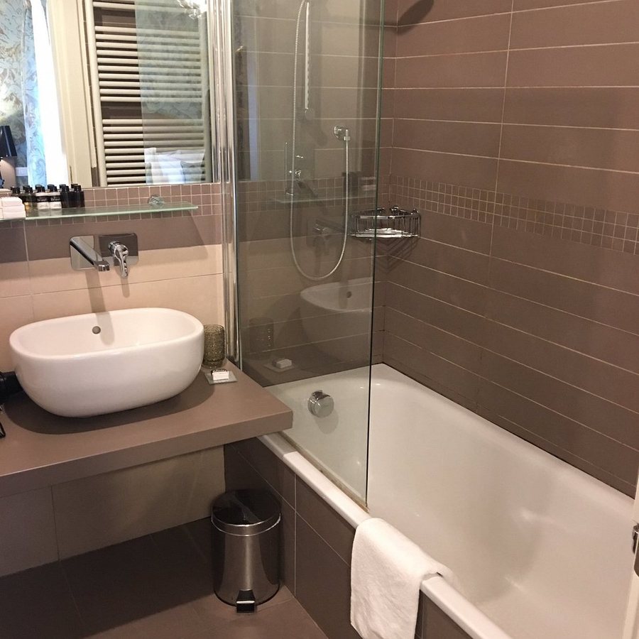Polo s Treasures — Bathroom