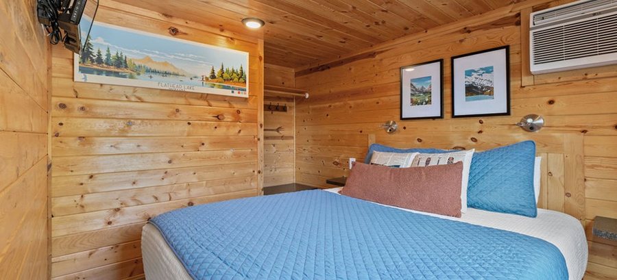 Polson Flathead Lake KOA — Guest room