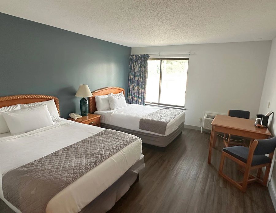 Polynesian Hotel Suites Wisconsin Dells — Guest room