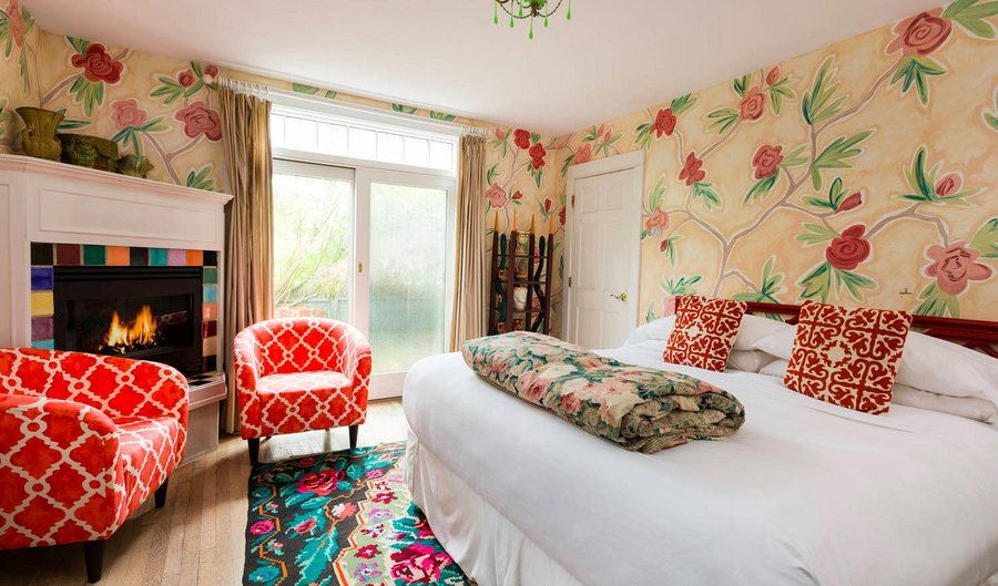 Pomegranate Inn — Guest room