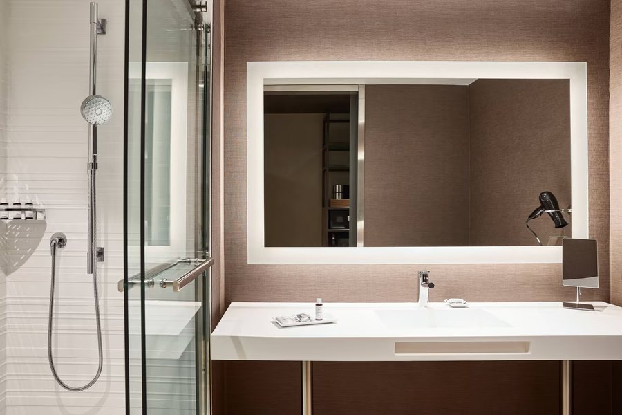 Ponce de Leon Hotel — Bathroom