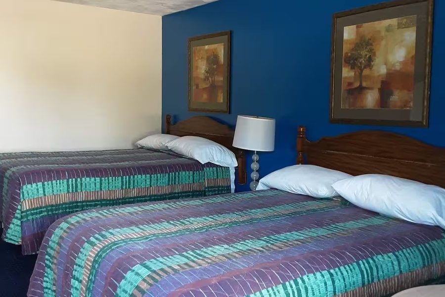 Ponce de Leon Hotel — Guest room