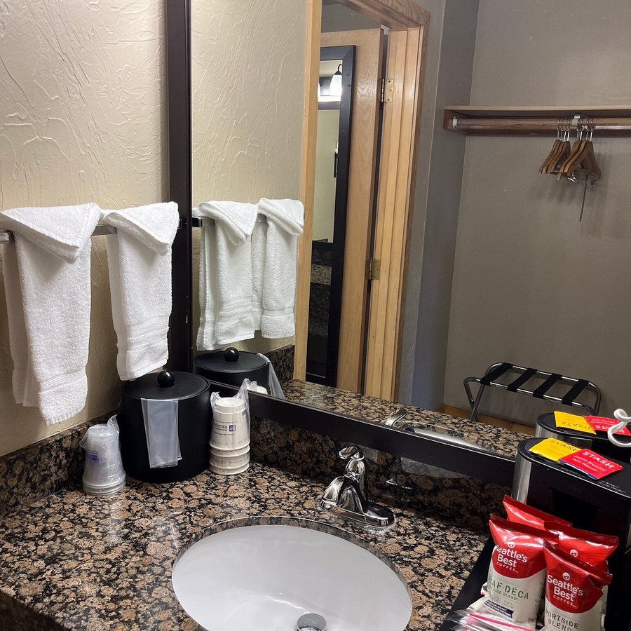 Ponderosa Inn — Bathroom