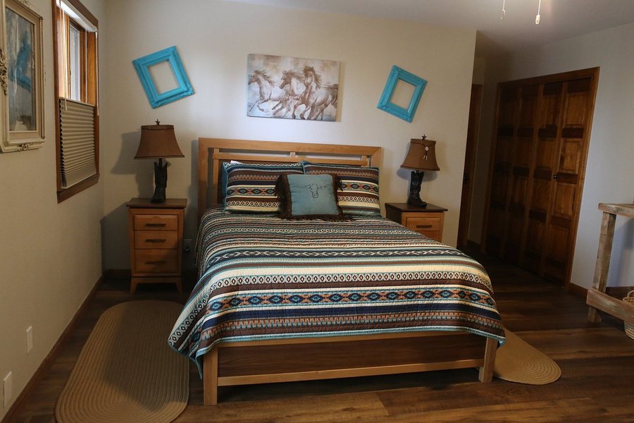 Ponderosa Ridge A Bed and Breakfast — Guest room