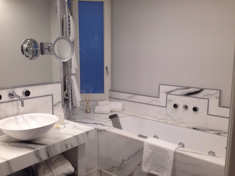 Ponte Vecchio Suites Spa — Bathroom