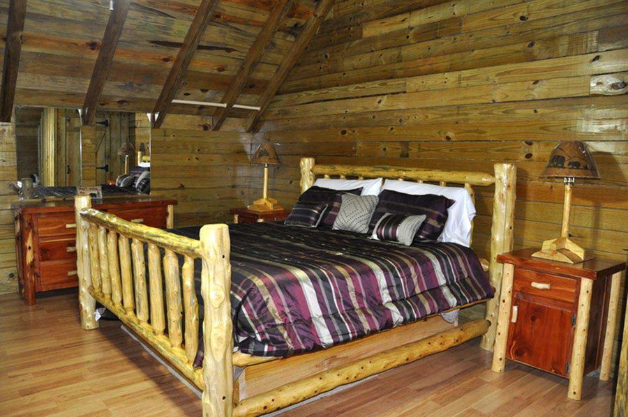 Poplar Ridge Log Cabin Rentals — Guest room