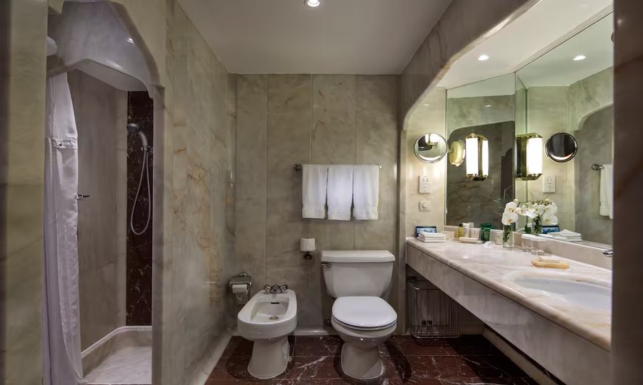 Port Bosphorus Hotel Istanbul — Bathroom
