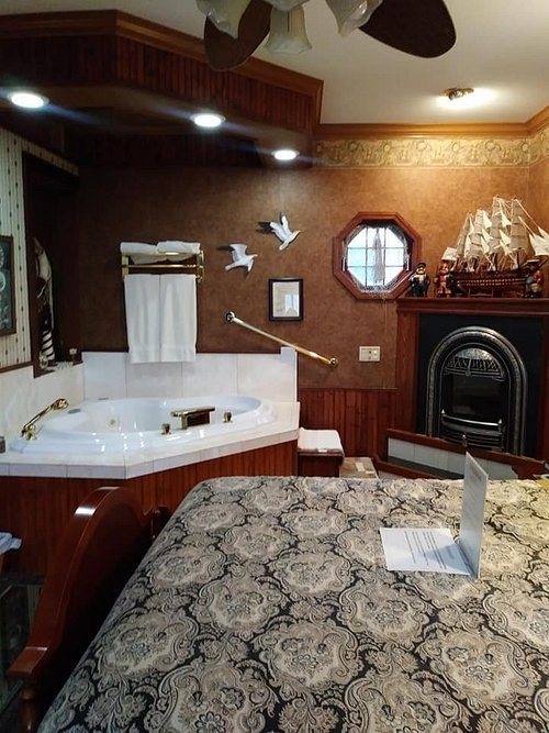 Port City Victorian Inn Bed and Breakfast LLC — Bathroom