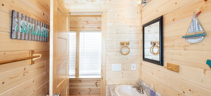 Port Lavaca Matagorda Bay KOA — Bathroom