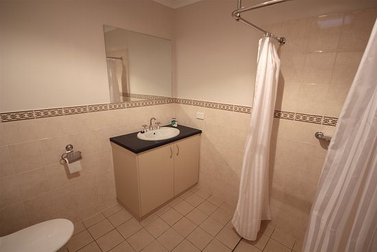 Port Vincent Motel Apartments — Bathroom