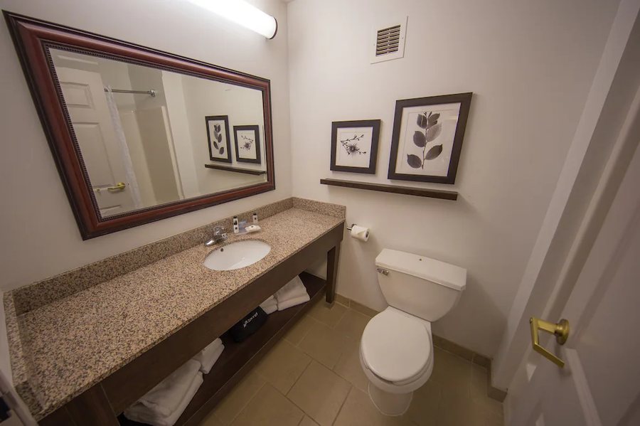 Portage Hotel Suites — Bathroom