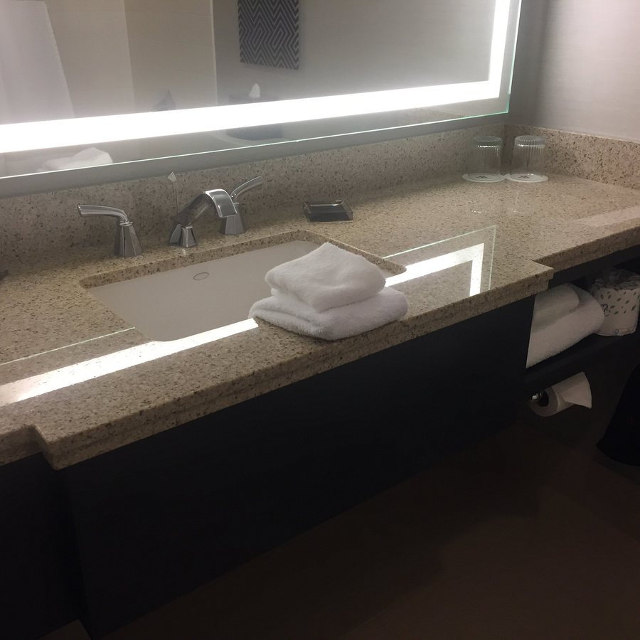Portland Marriott Downtown Waterfront — Bathroom