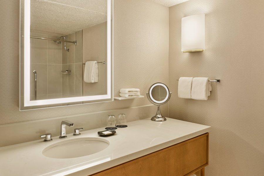 Portland Sheraton at Sable Oaks — Bathroom