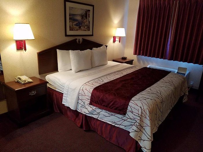 Portland suites airport east — Guest room