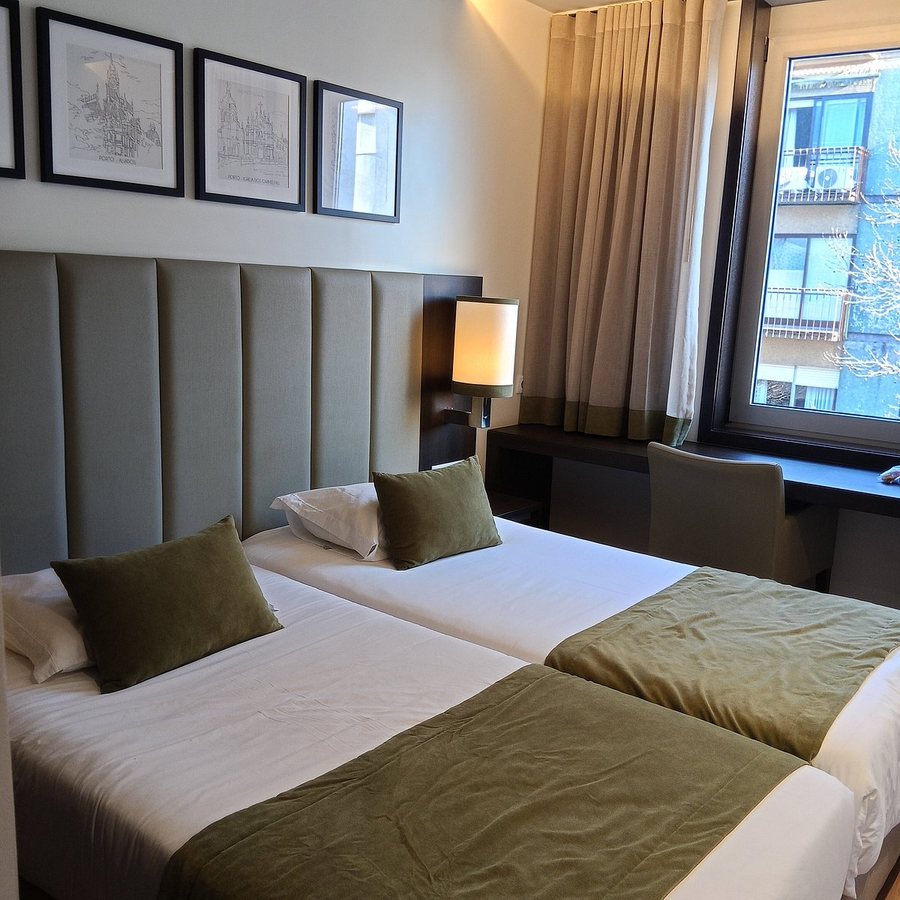 Porto City Hotel — Guest room