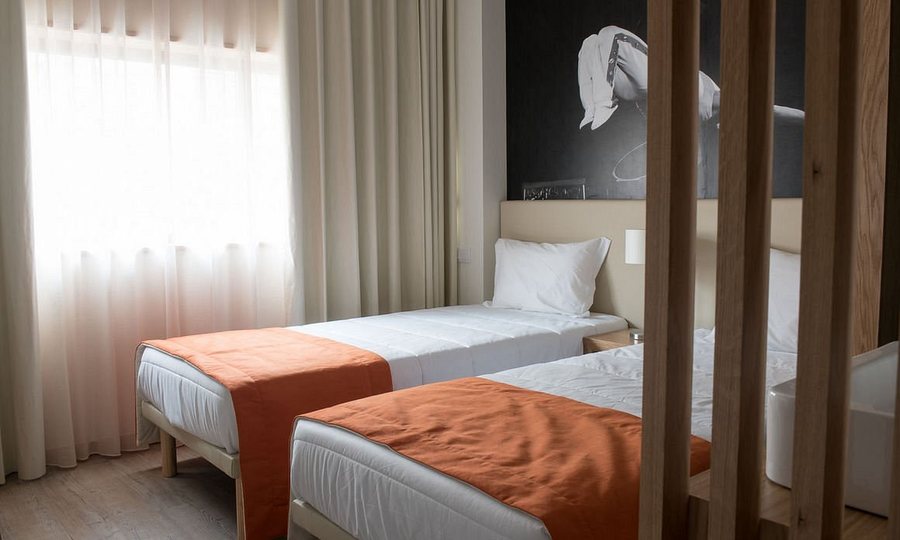 Porto Coliseum Hotel — Guest room