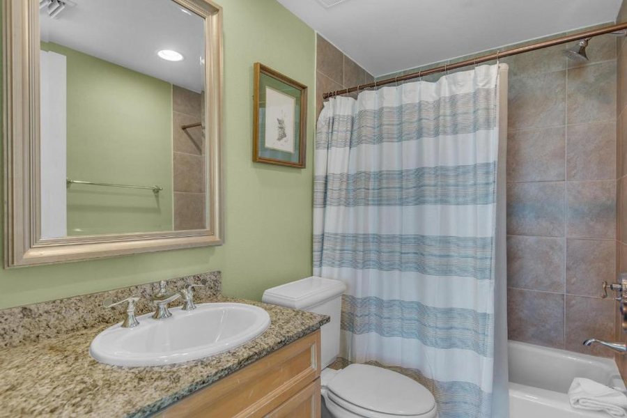 Portofino Island Resort — Bathroom