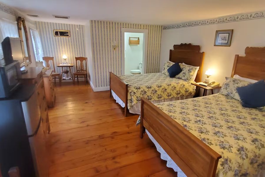 Powder Horn Family Camping Resort — Guest room