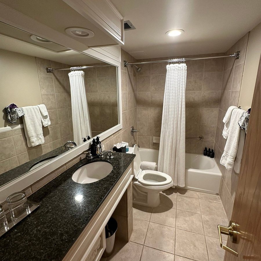 Powder House Lodge — Bathroom