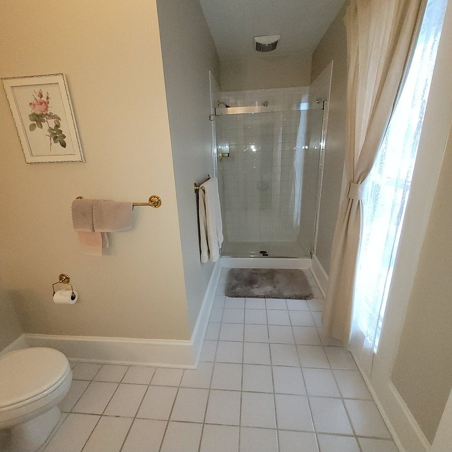 Prairie Guest House — Bathroom
