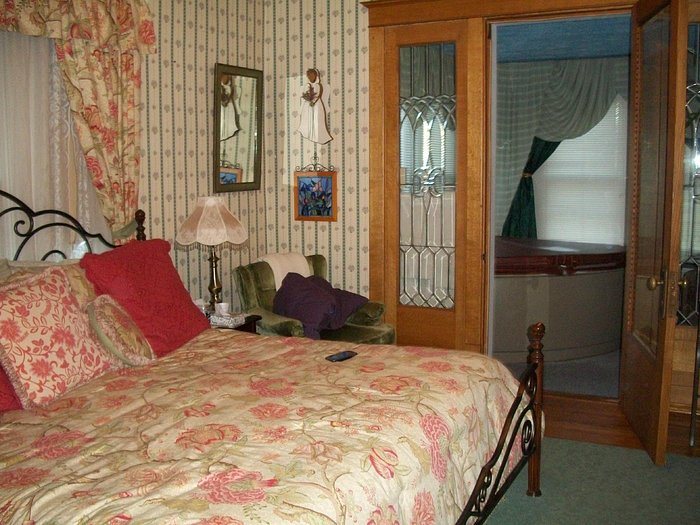 Prairie House Manor — Guest room