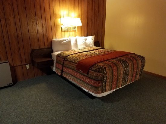 Prairie Inn Motel — Guest room
