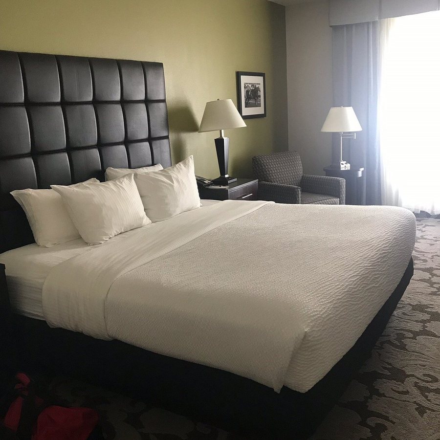 Prairie Meadows Hotel — Guest room