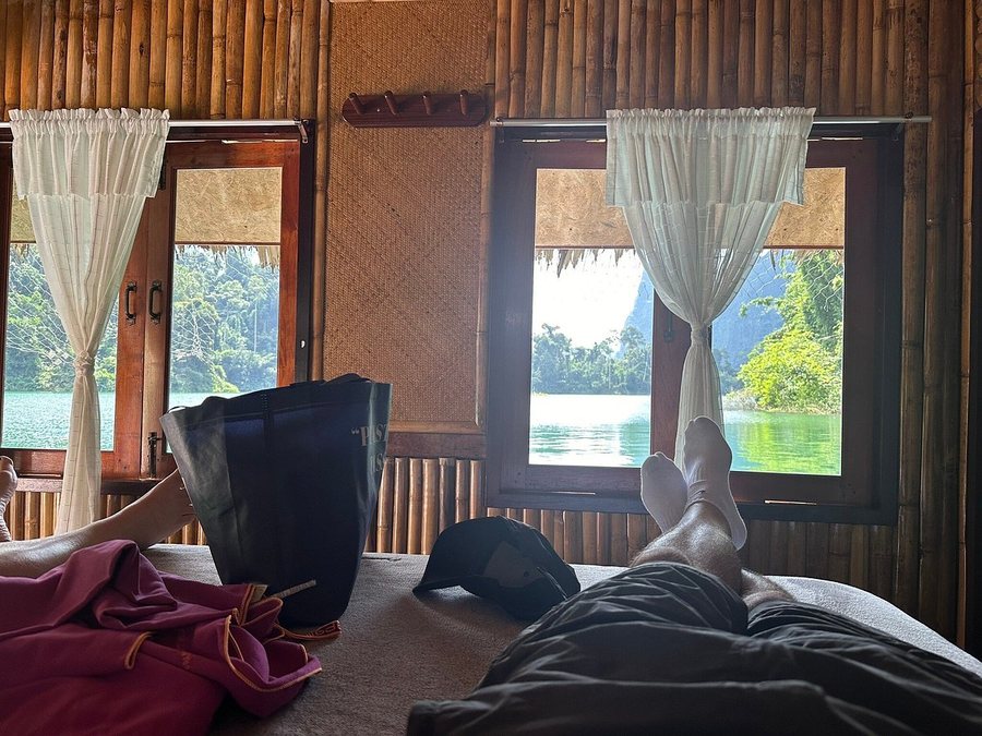 Praiwan Raft House — Guest room