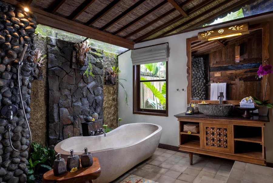 Pramana Watu Kurung — Bathroom