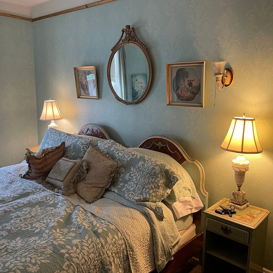 Pratt Taber Inn — Guest room