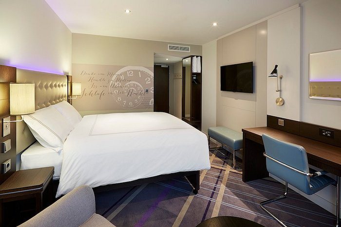 Premier Inn Berlin City Centre hotel — Guest room