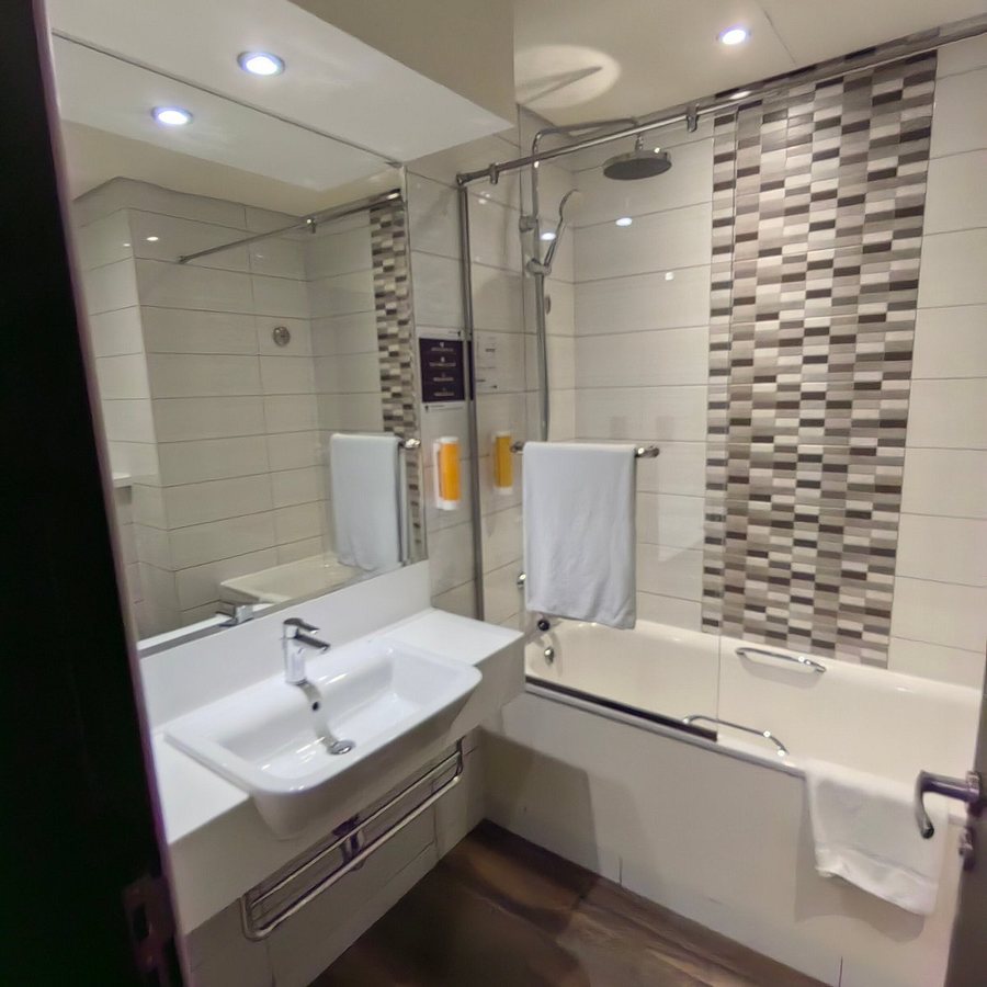 Premier Inn Dubai Ibn Battuta Mall — Bathroom
