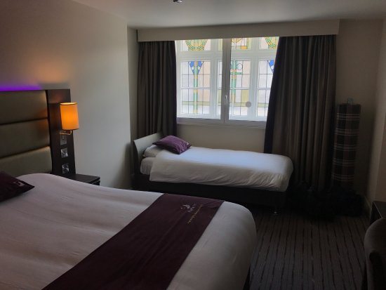 Premier Inn London Clapham hotel — Guest room