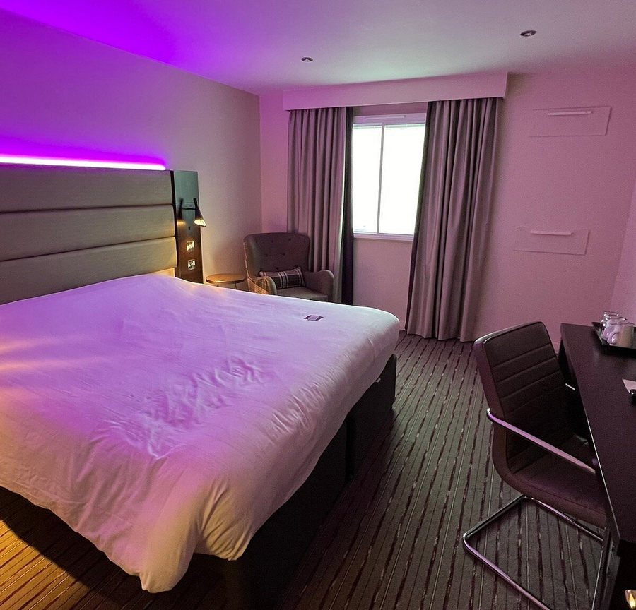 Premier Inn London Docklands Canning Town hotel — Guest room