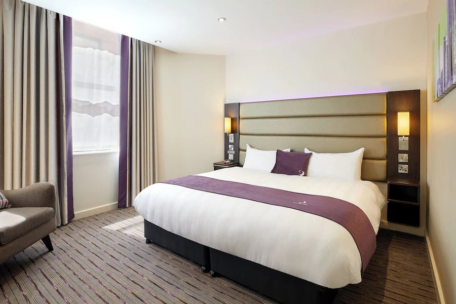 Premier Inn London Holborn hotel — Guest room
