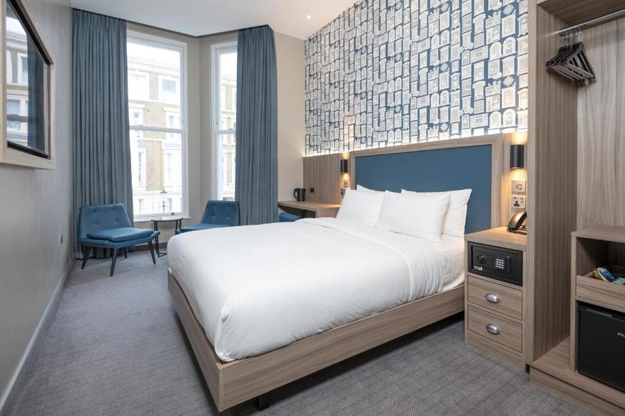 Premier Inn London Kensington Earl s Court hotel — Guest room