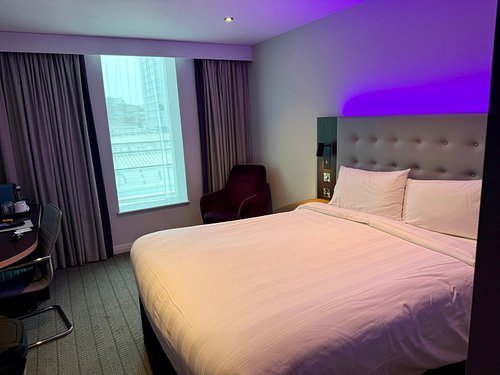 Premier Inn London Paddington paddington Station Hotel — Guest room