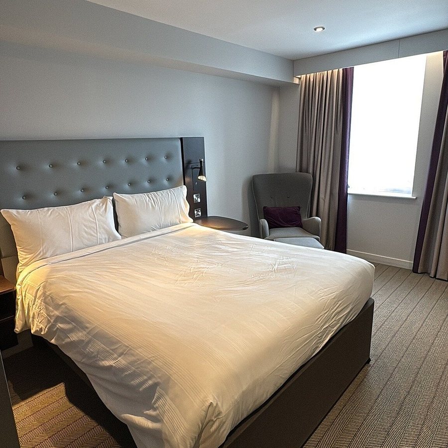 Premier Inn London Tottenham Hale hotel — Guest room