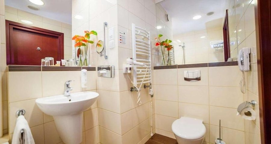 Premier Krakow Hotel — Bathroom