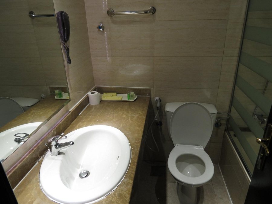 President Hotel — Bathroom