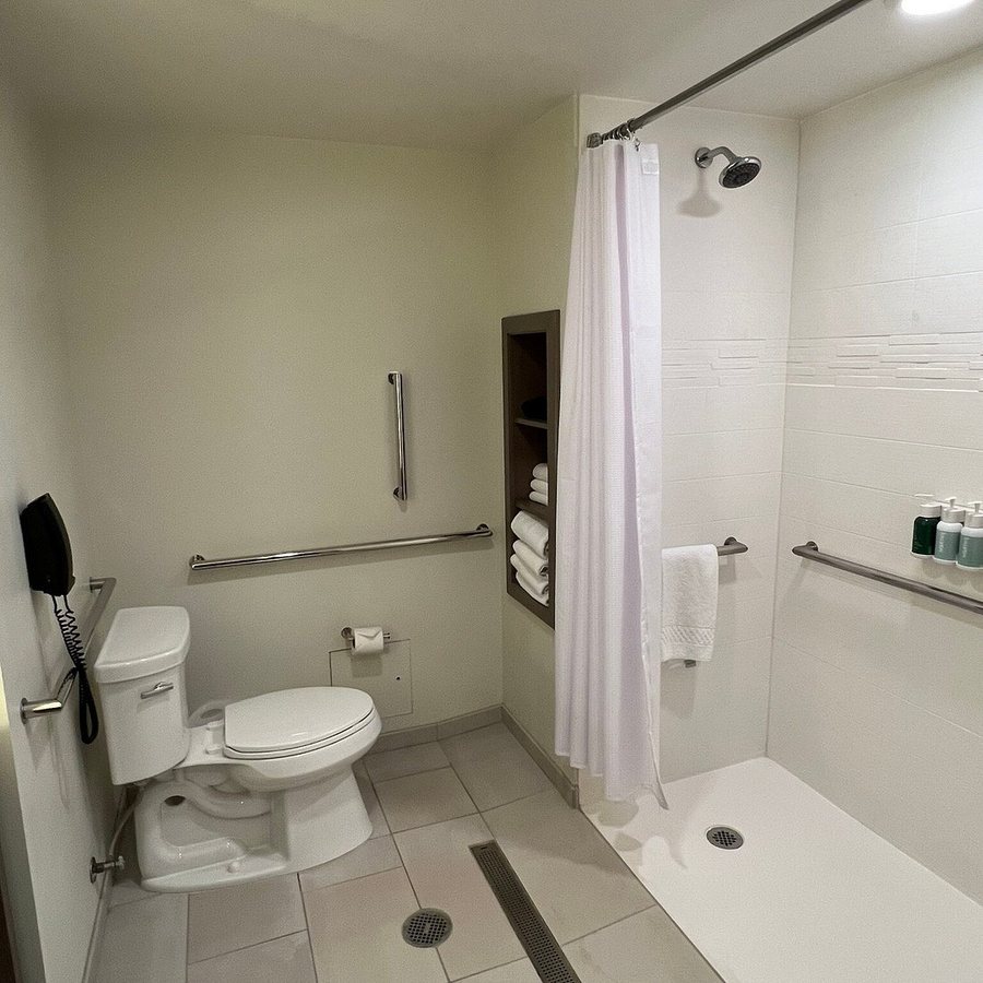 Presidio Inn — Bathroom
