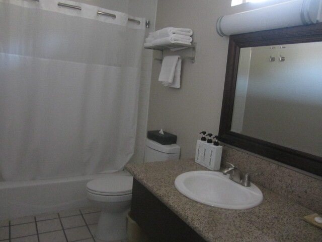 Presidio Motel — Bathroom