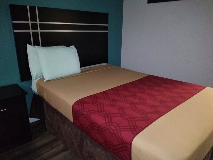 Prestige Inn — Guest room