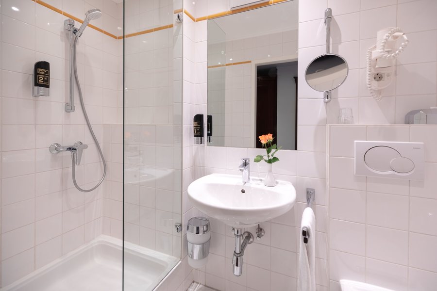 Primus Hotel Apartments — Bathroom