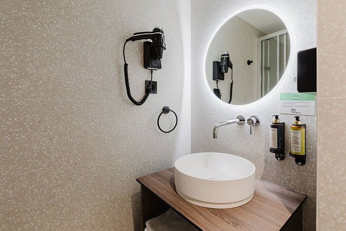 Prince Albert Opera — Bathroom
