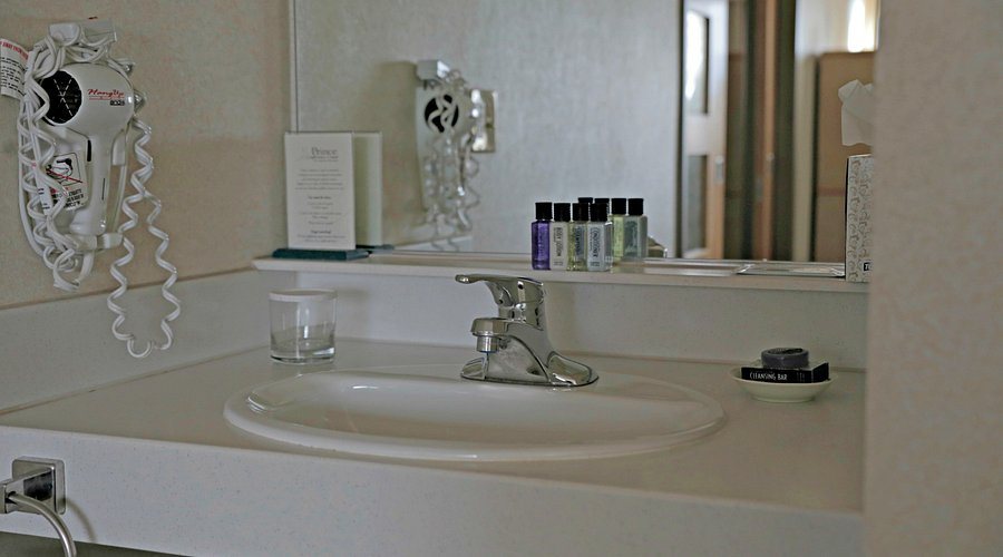 Prince Conference Center — Bathroom